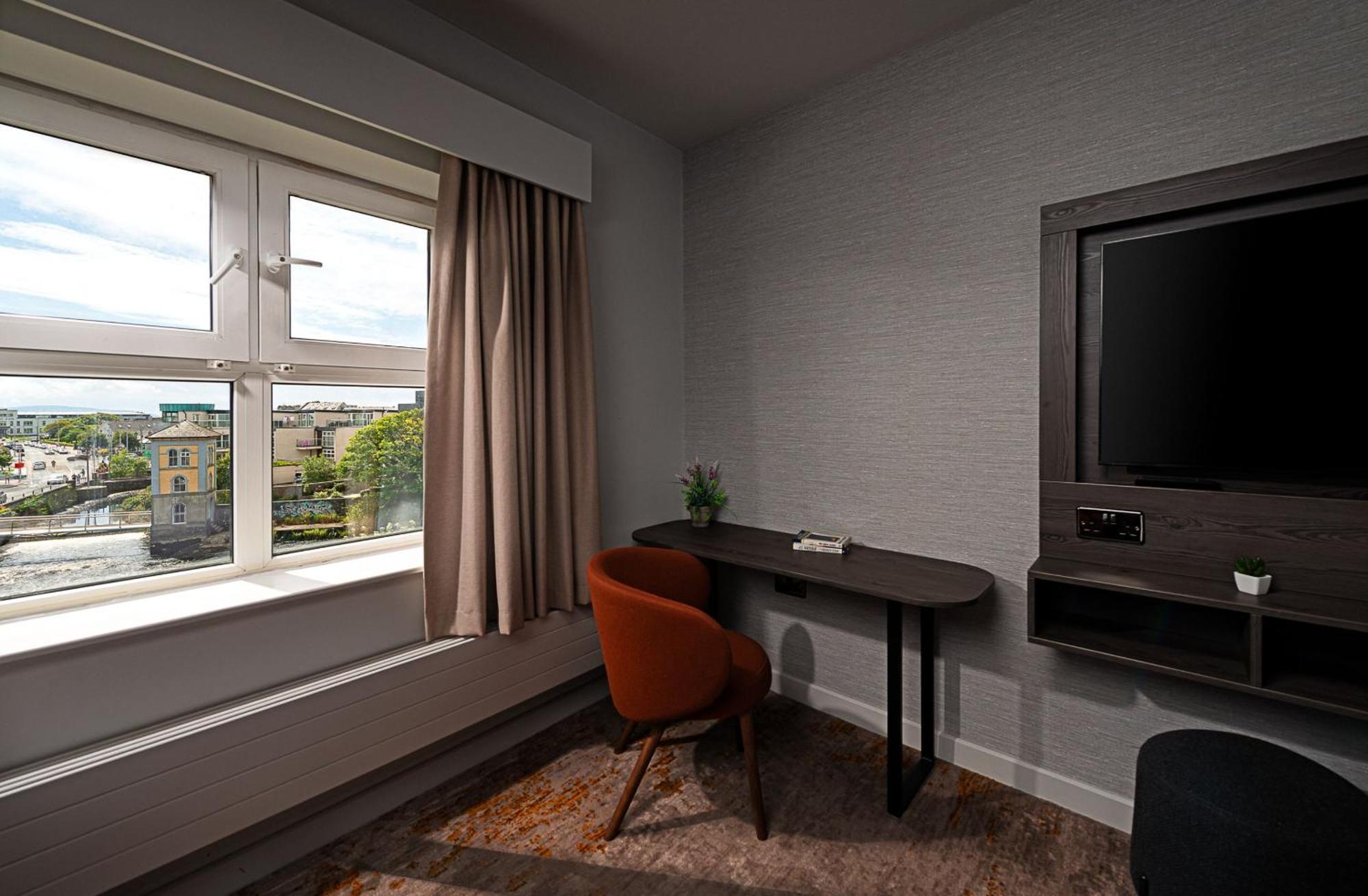 Leonardo Hotel Голвей Екстер'єр фото